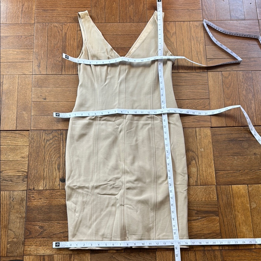 Elegant Cream Sleeveless Dress - Picture 4 of 5